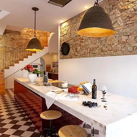 Villa Eugaria Sleeps 11 With Pool Air Con And Wifi *