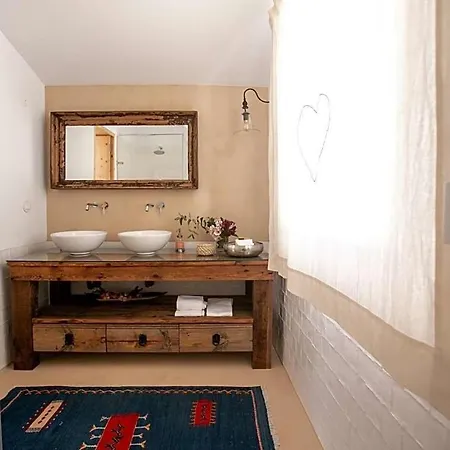 Eugaria Sleeps 11 With Pool Air Con And Wifi * Nafarros
