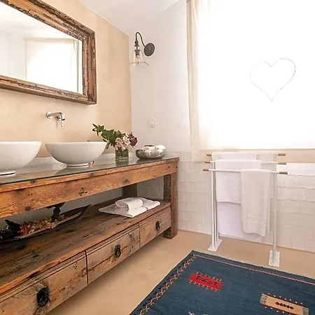 Eugaria Sleeps 11 With Pool Air Con And Wifi Villa