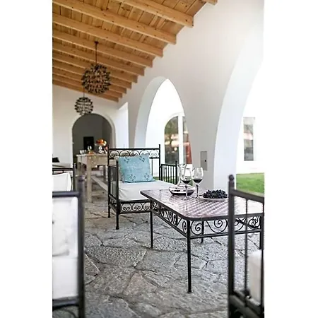Eugaria Sleeps 11 With Pool Air Con And Wifi